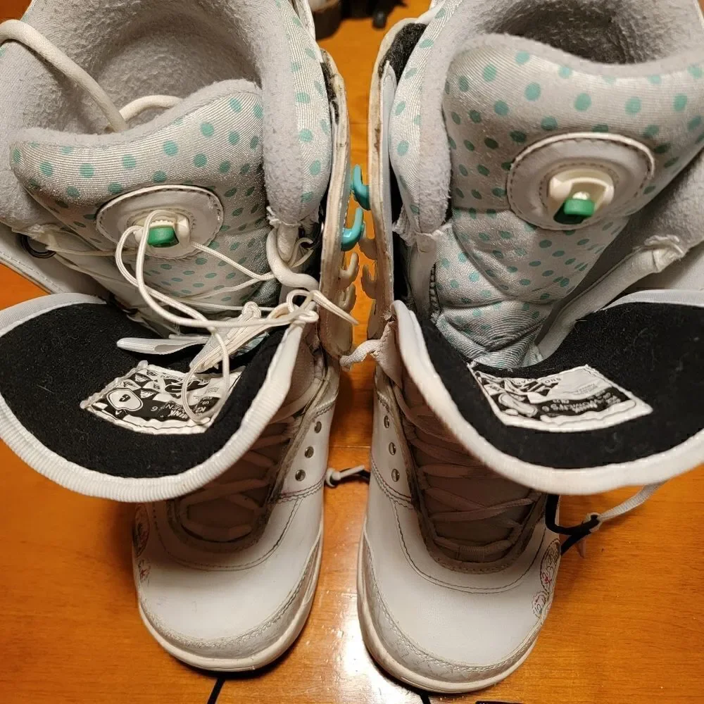 K2 Mink snowboarding boots size 6